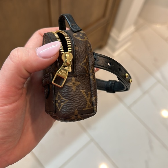 Mini LV wrist backpack purse - Picture 9 of 10